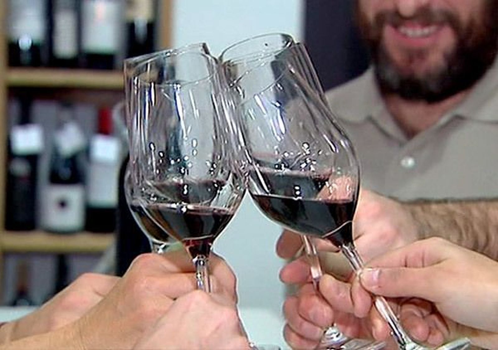 Europa estudia incluir en las botellas de vino una etiqueta de riesgos similar a la del tabaco