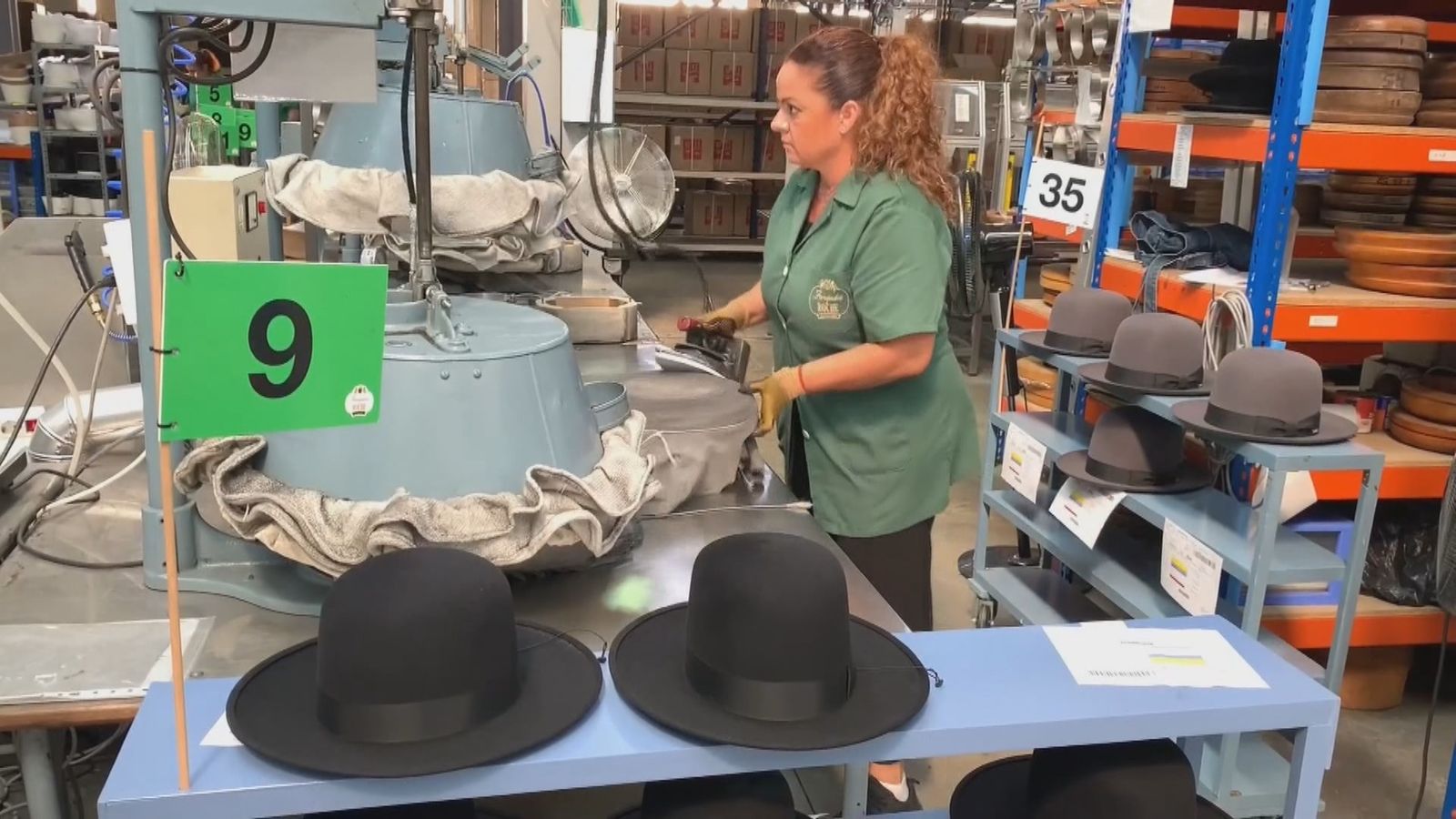 Una trabajadora en su puesto de trabajo