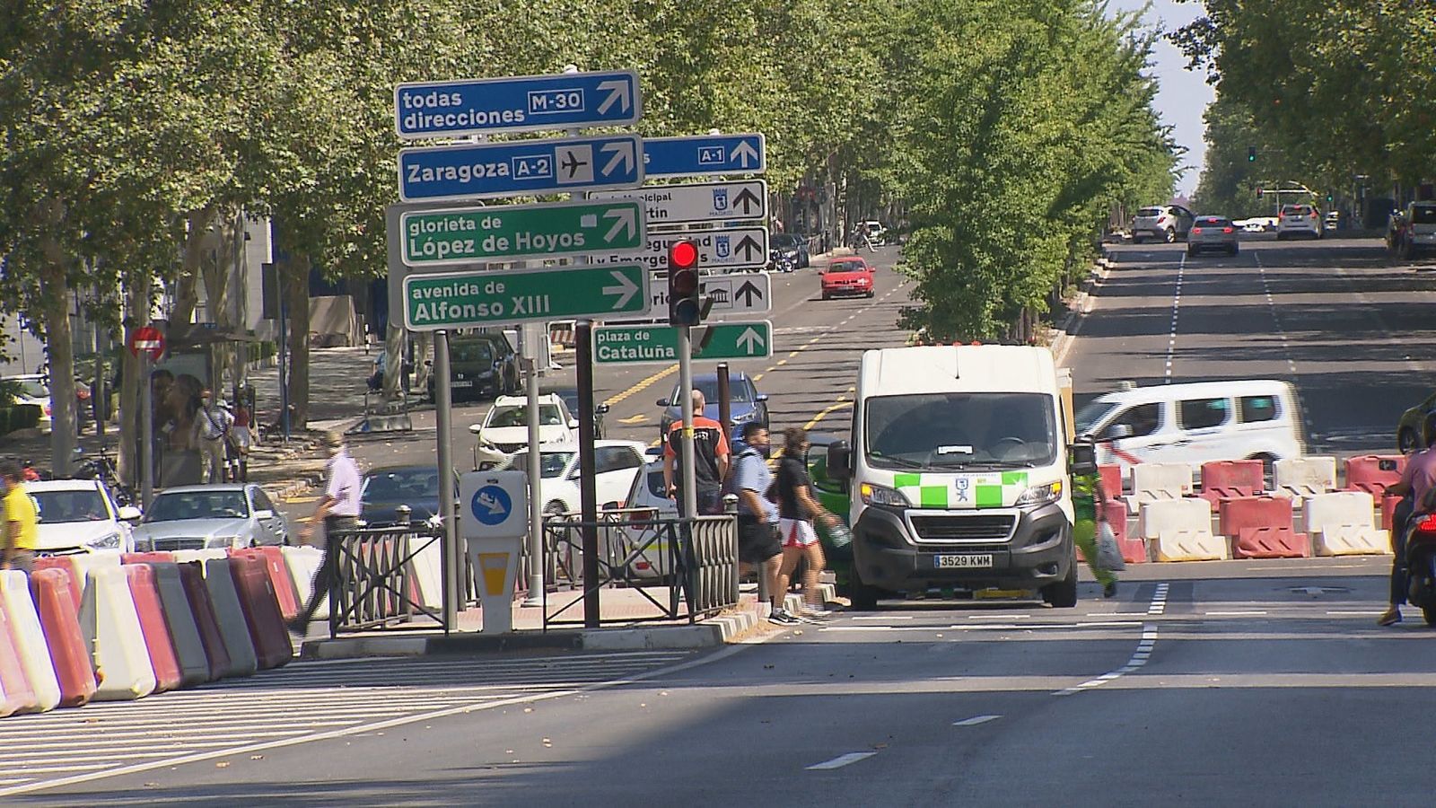 La calle Príncipe de Vergara en el cruce con Francisco de Silvela se reabre  al tráfico este miércoles