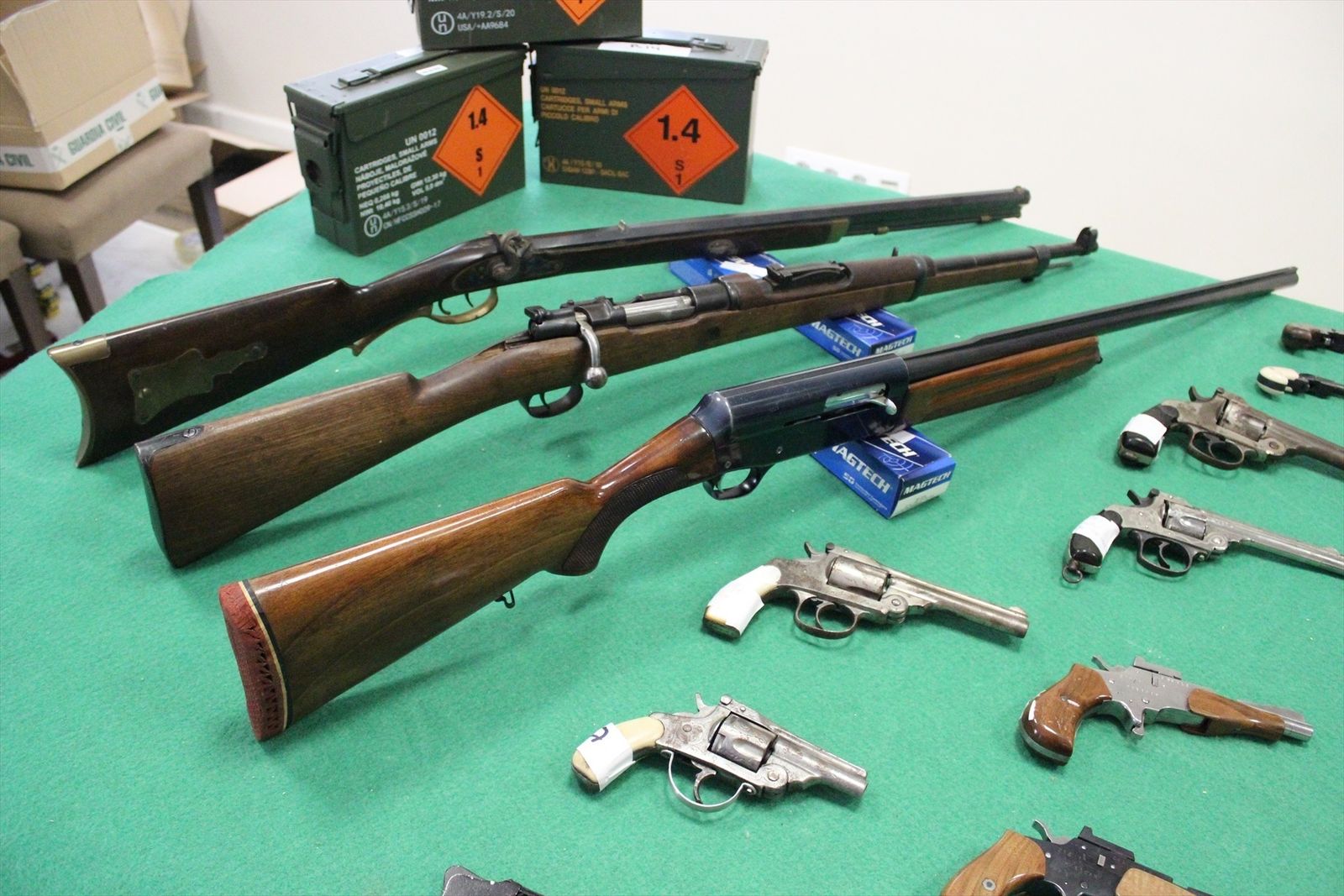 Fabricación ilegal y al tráfico de armas
