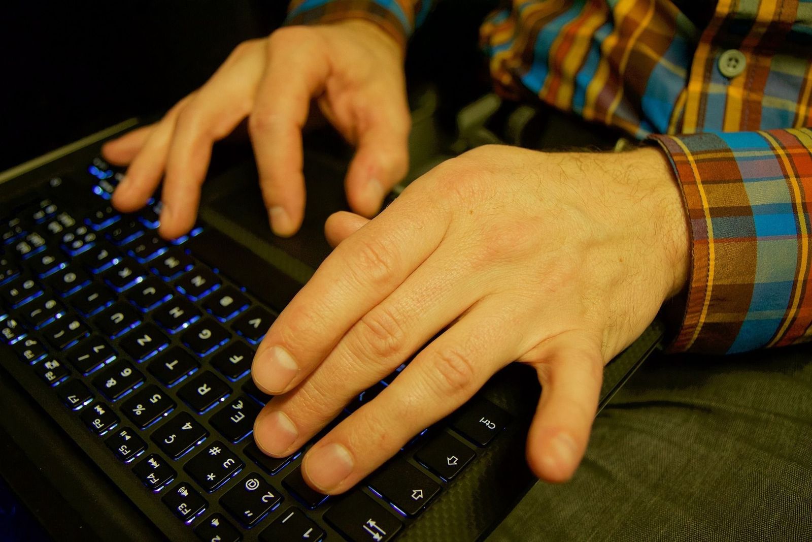 Un juzgado perdona una deuda de 60.000 euros a un hombre víctima de una ‘estafa amorosa’