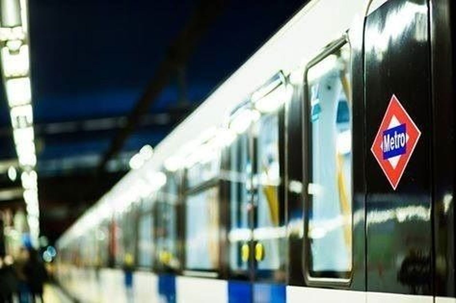 Metro refuerza el servicio de trenes el Jueves y Viernes Santo