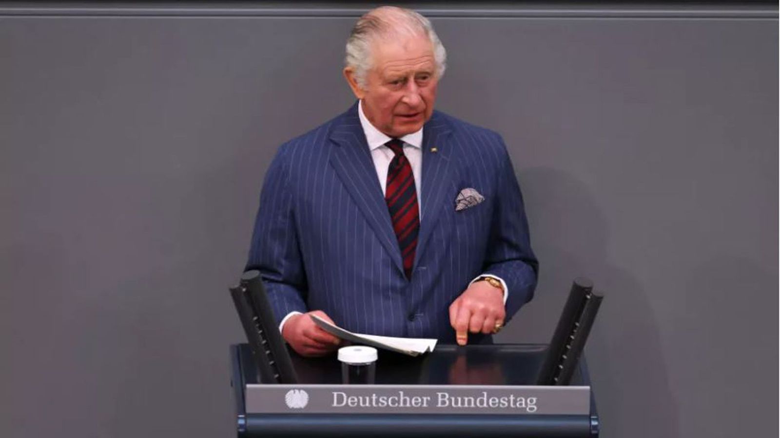Carlos III lanza desde Berlín una señal de acercamiento al bloque comunitario