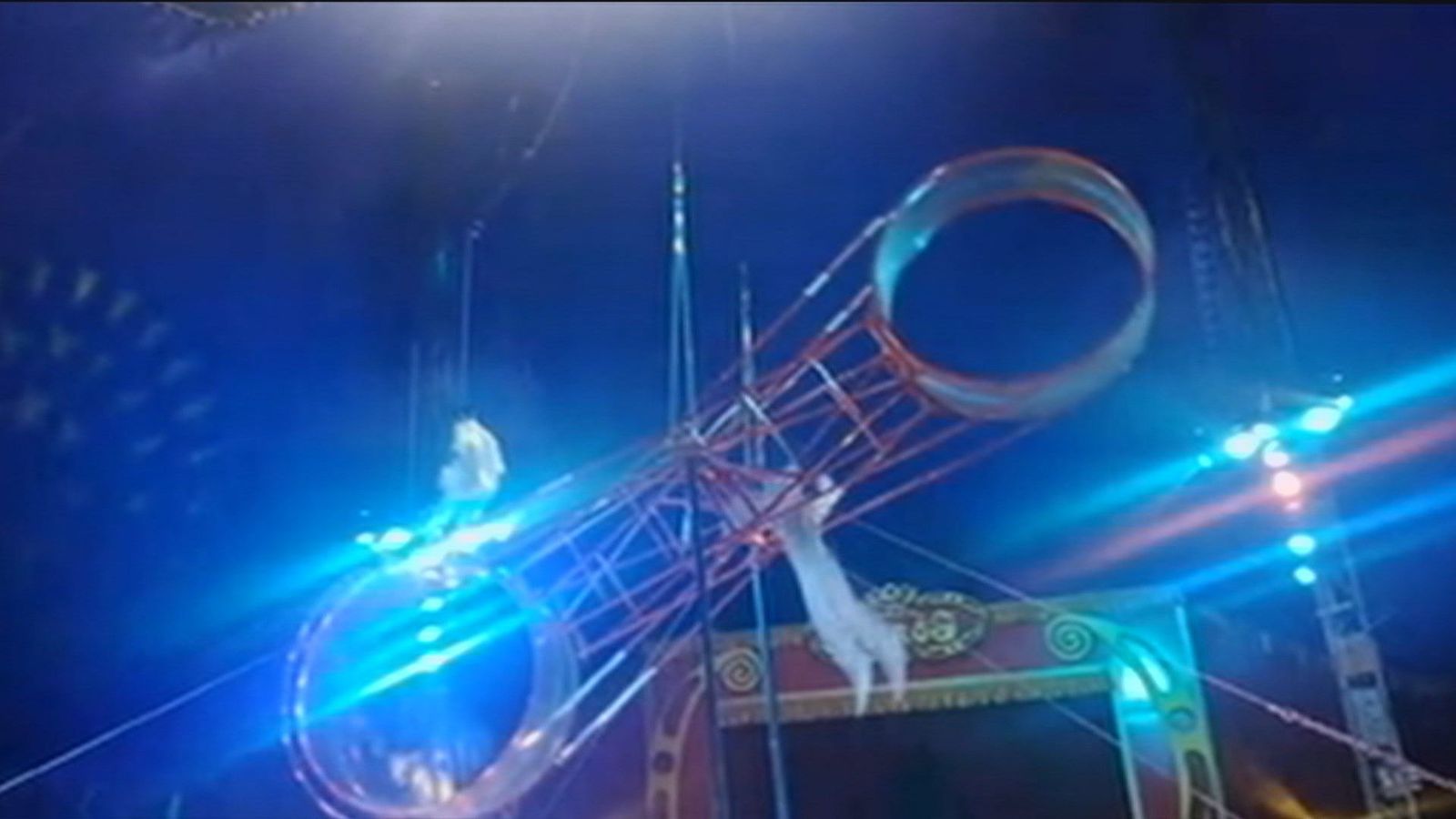 Aparatosa caída de un trapecista del Circo Quirós