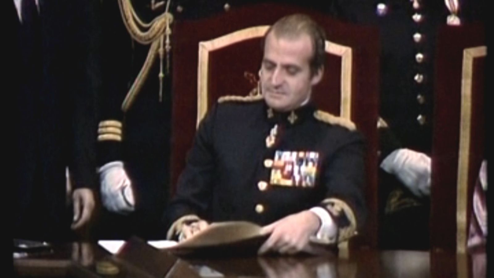 Así fue el difícil inicio de la Transición en España con Juan Carlos I como "motor del cambio"