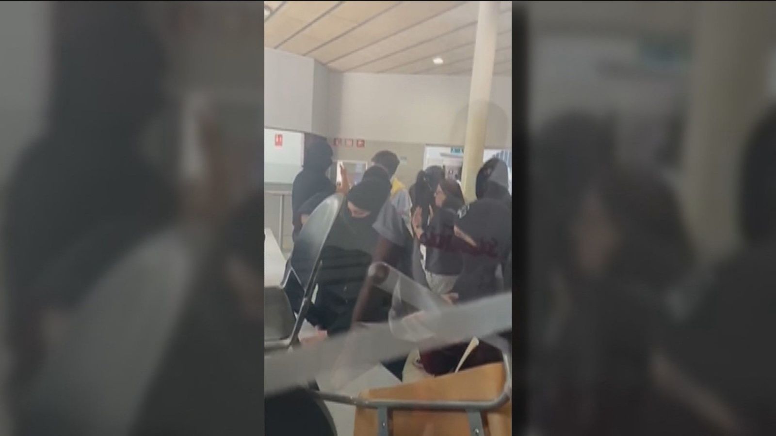 Radicales se encierran en la Universidad Pompeu Fabra para pedir más catalán