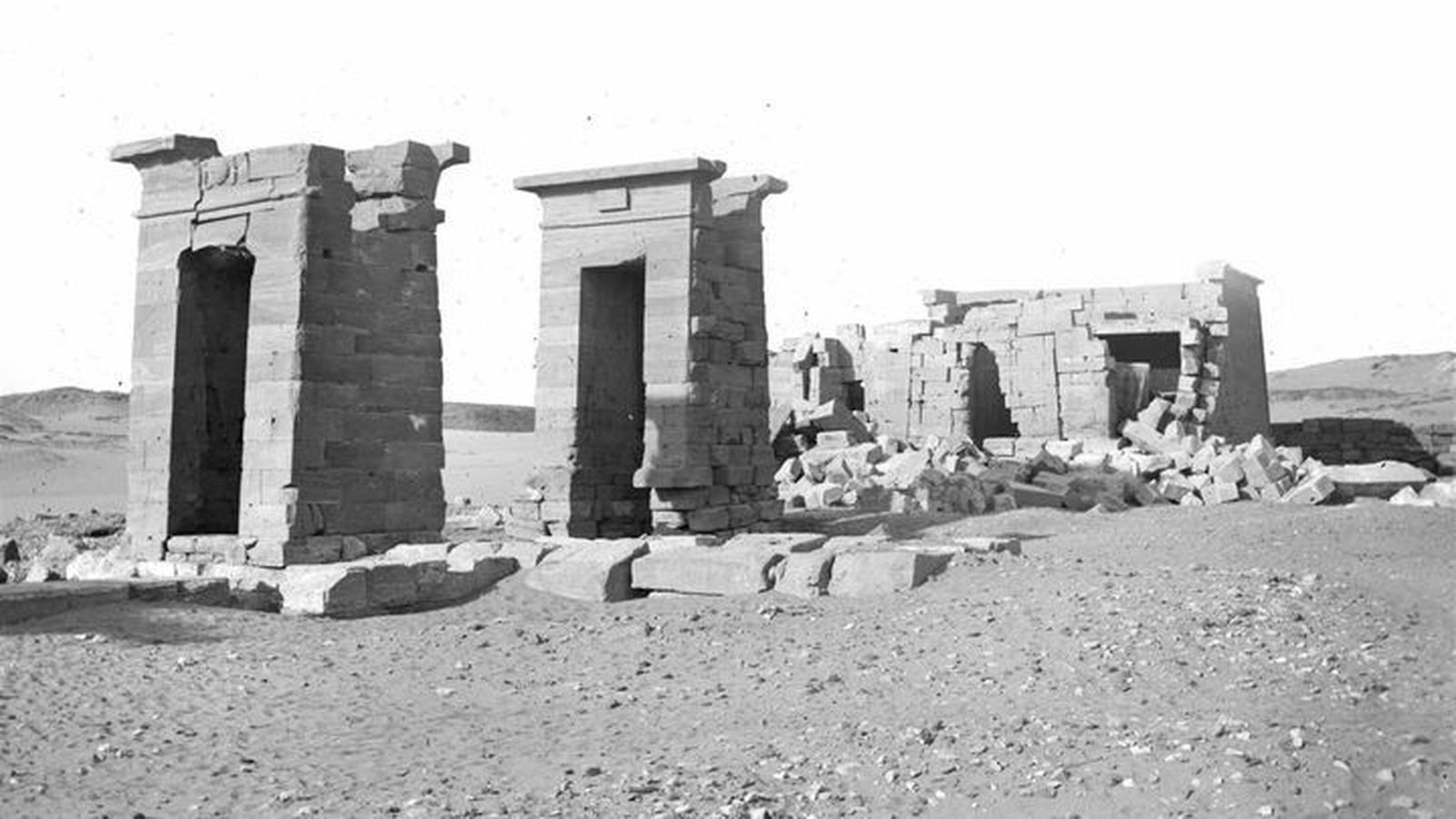 El Templo de Debod en su emplazamiento original en Egipto