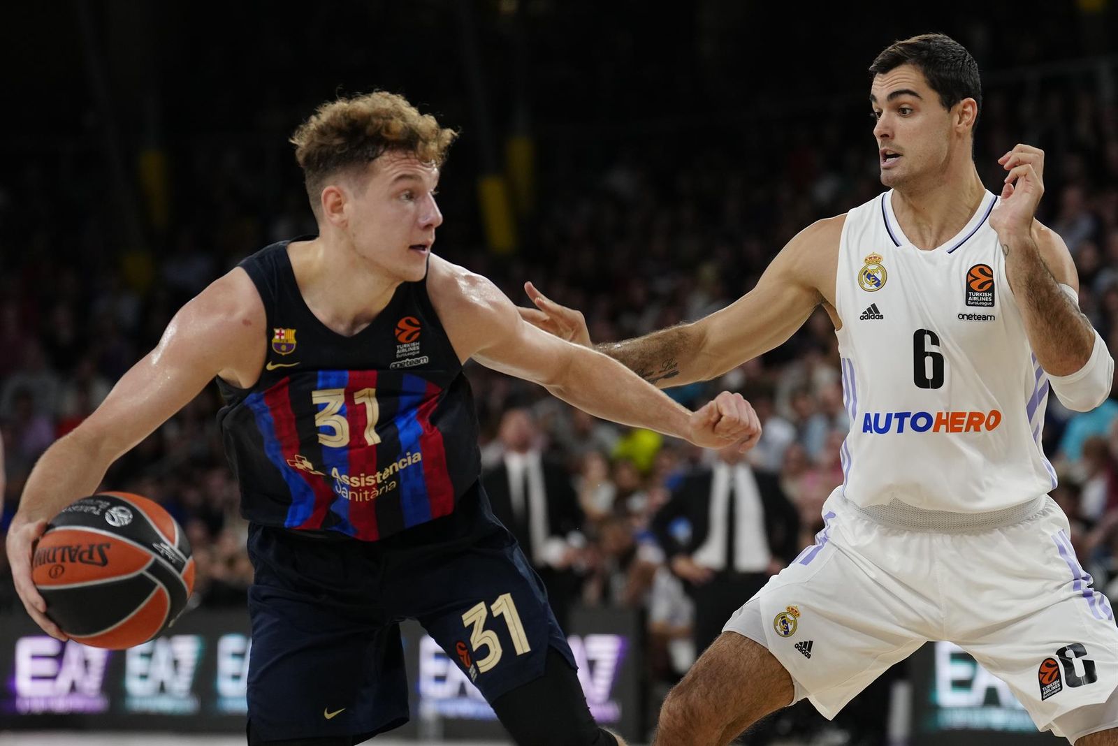 Abalde ante el Barcelona
