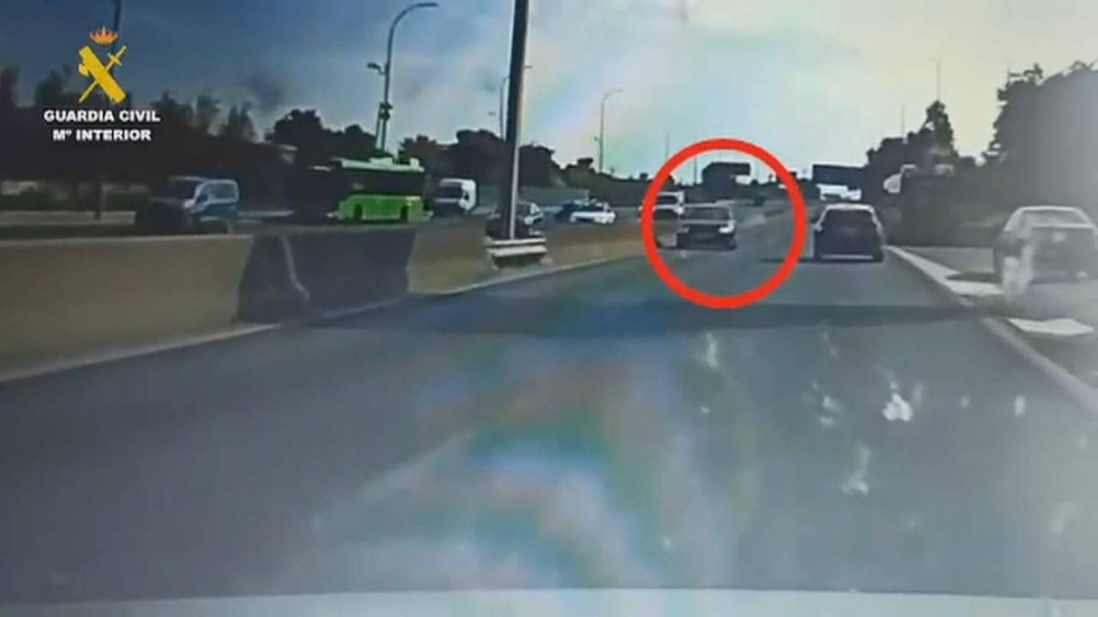 VÍDEO: Pillan a un conductor kamikaze de 81 años que causó múltiples accidentes en varias carreteras de Madrid