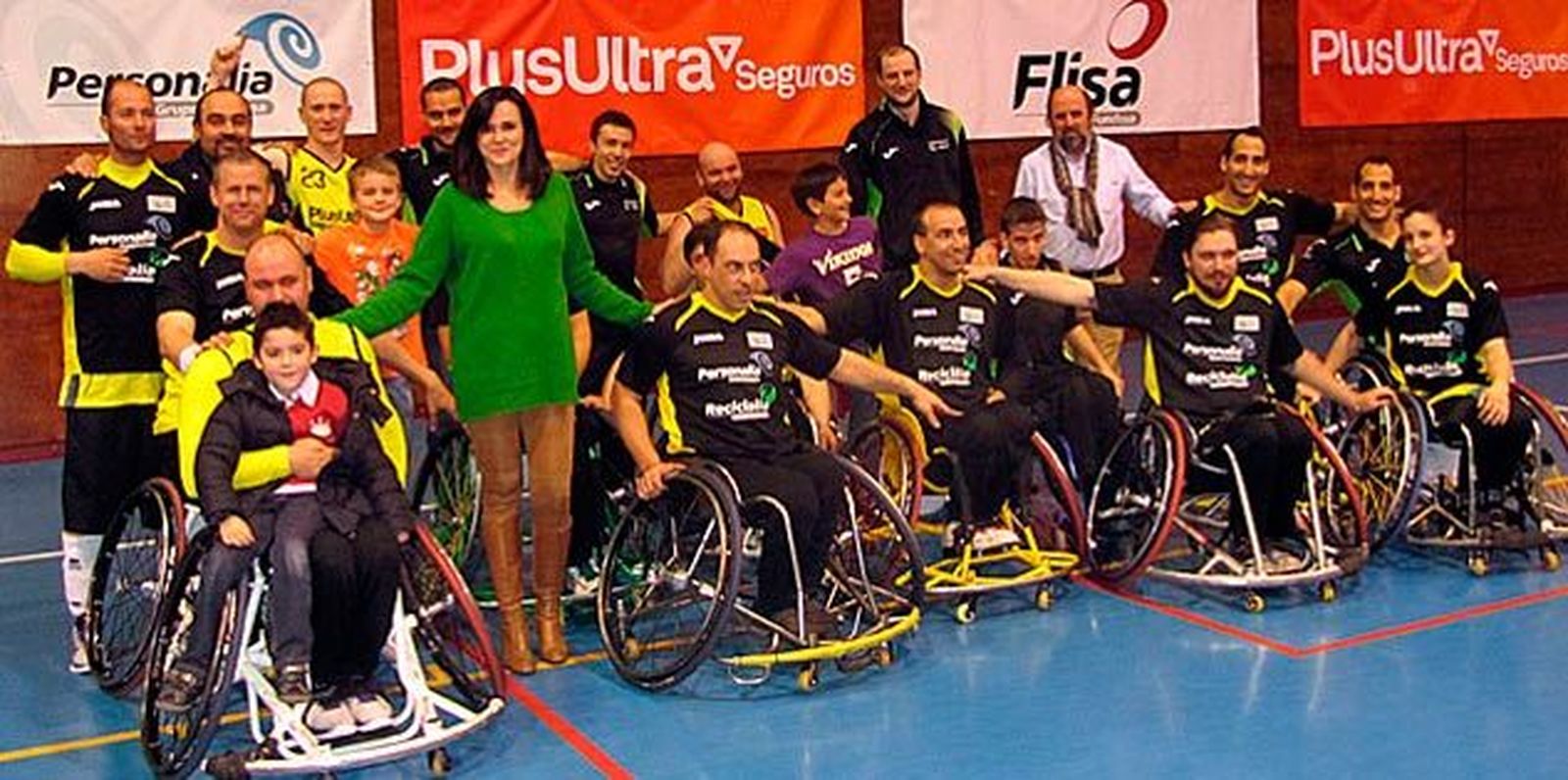 Los jugadores del Fundosa Once, campéon de liga de Baloncesto en Silla de Ruedas 2012/2013