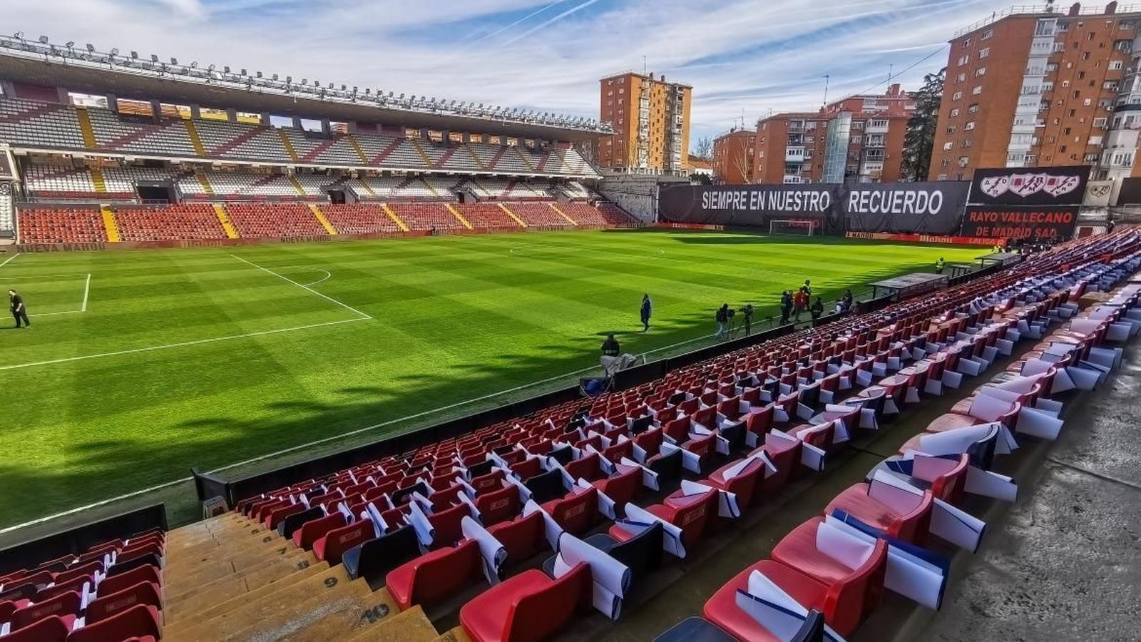 La Comunidad apuesta por la mejora del estadio de Vallecas con una inversión de 2,5 millones