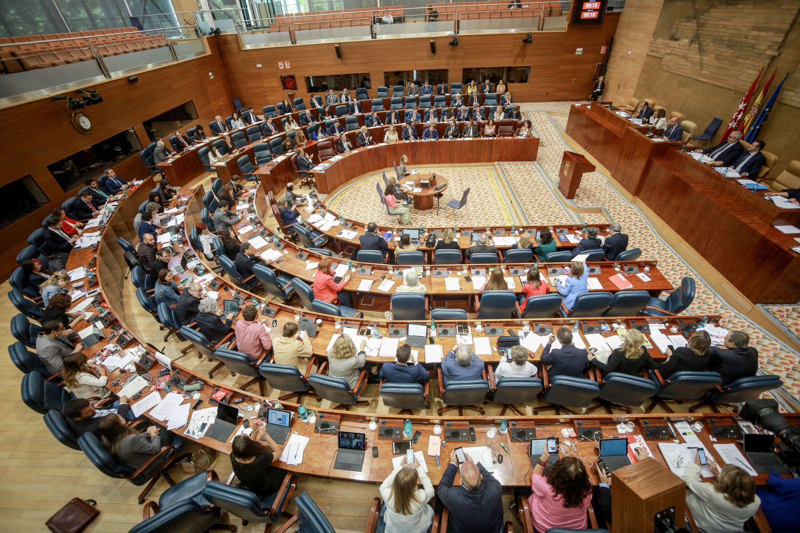 El PP acuerda con Vox una reforma para reducir el número de diputados en la Asamblea de Madrid