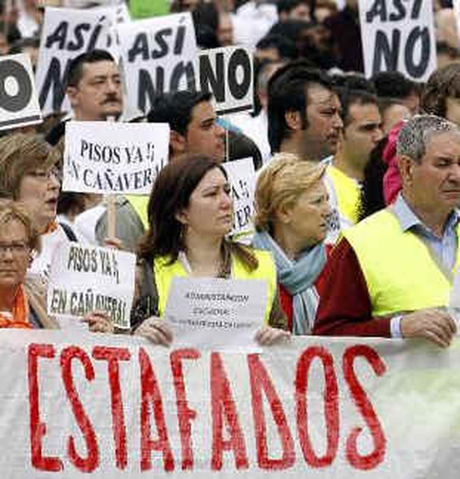 La Policía desaloja a los cooperativistas del  sureste de Madrid acampados en la Cuesta de Moyano