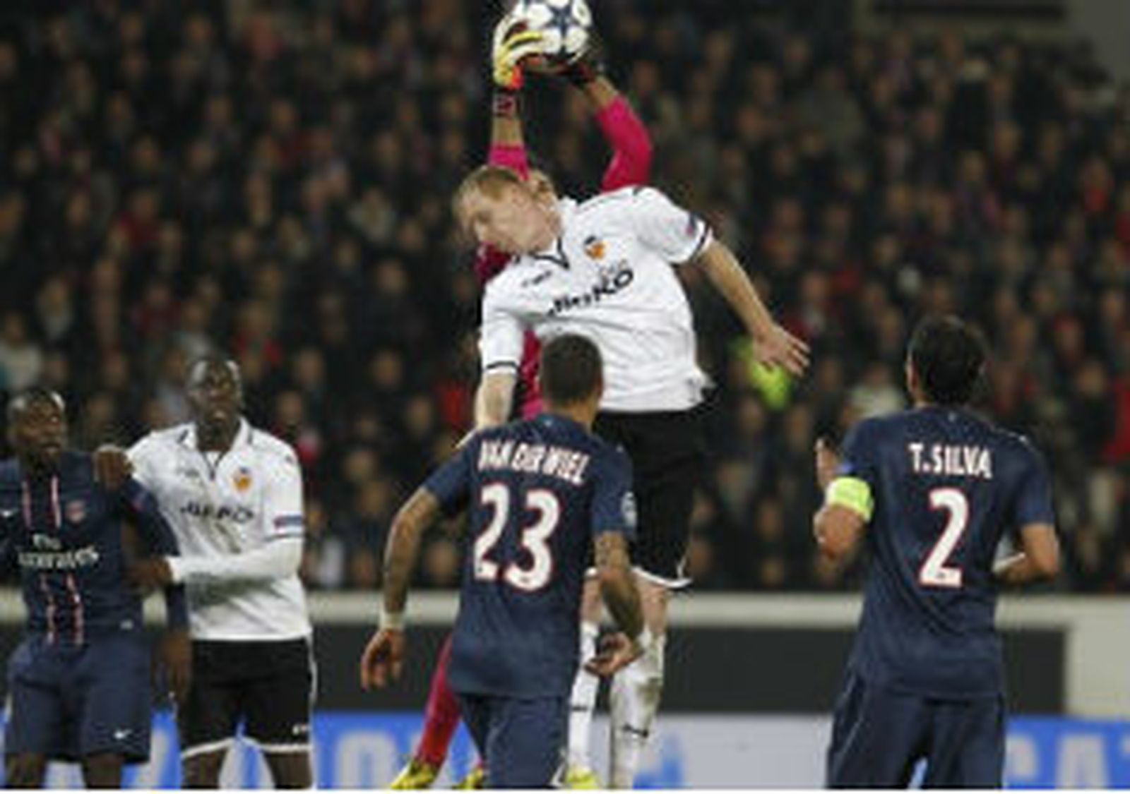 Valencia cae ante el PSG