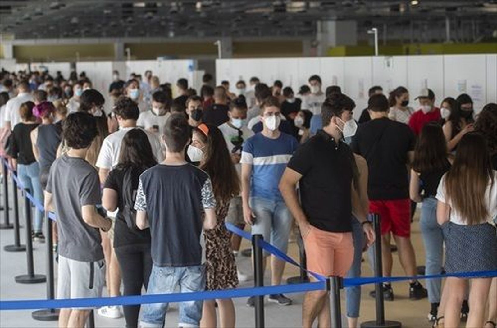 Crece la presión en el sistema sanitario madrileño y ya se envían enfermos al Zendal