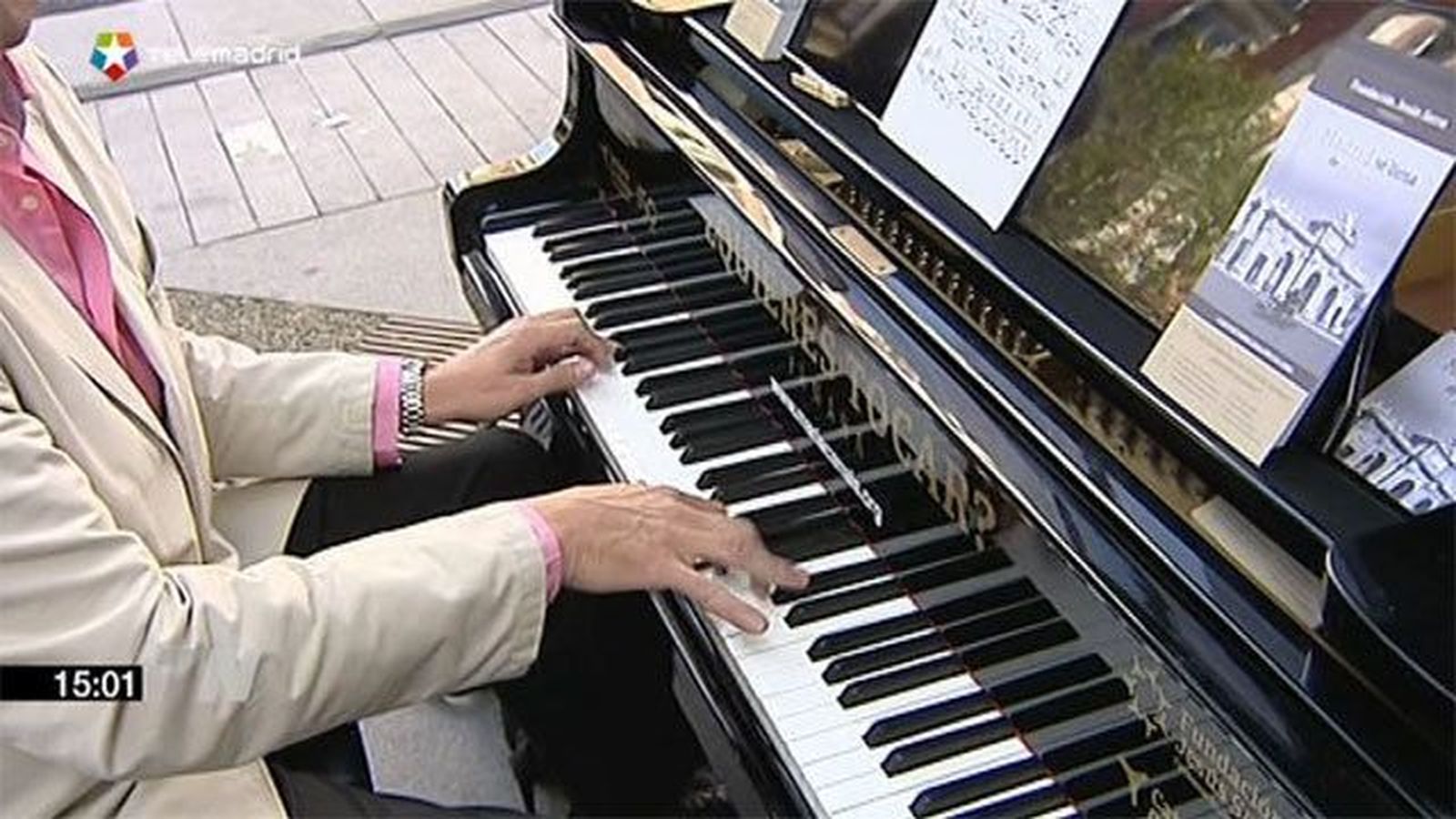 pianos_clip1.mp4