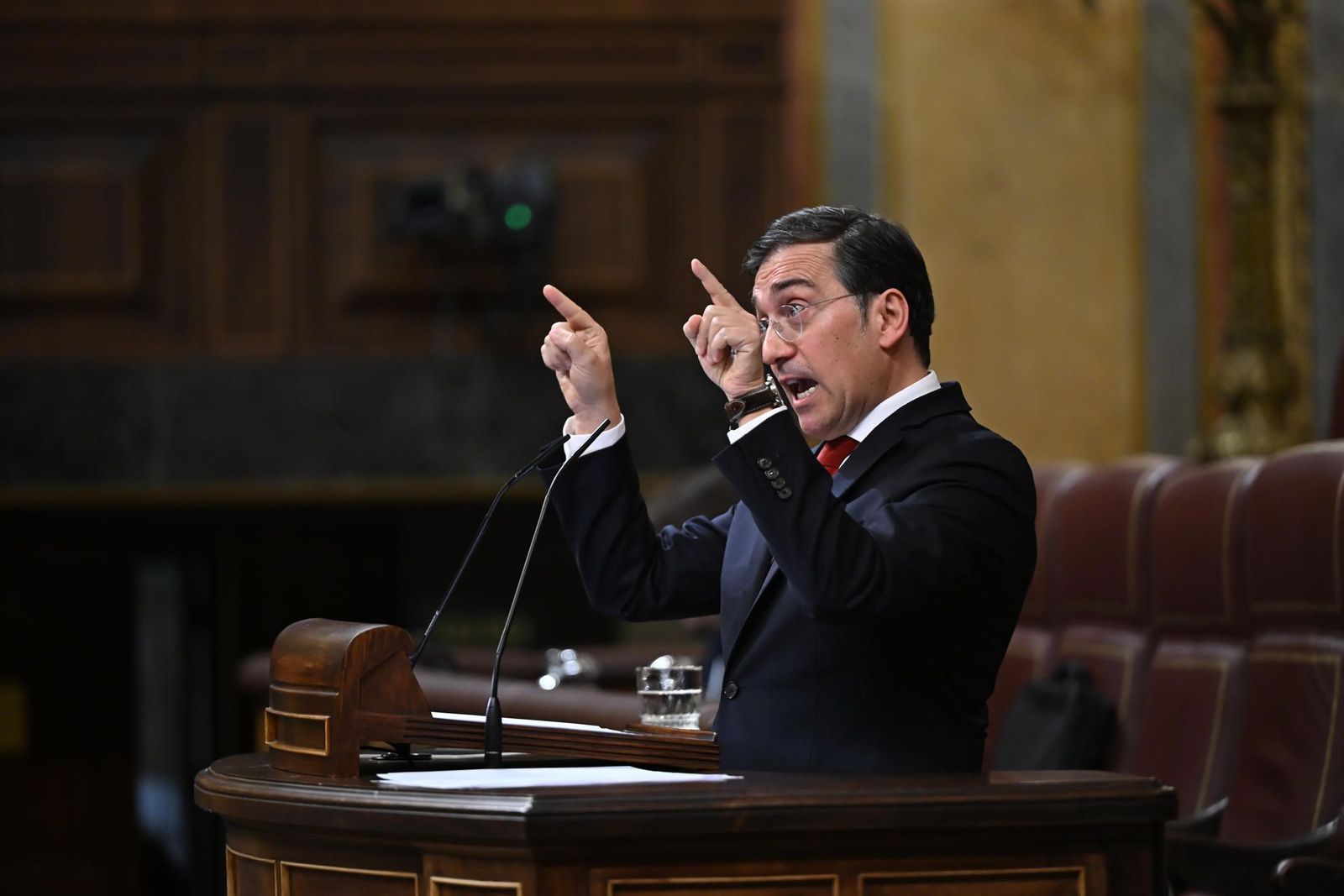 Albares defiende el papel de España en el conflicto de Venezuela