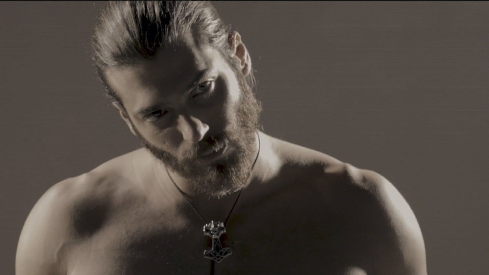 Can Yaman vuelve a dejarnos sin palabras