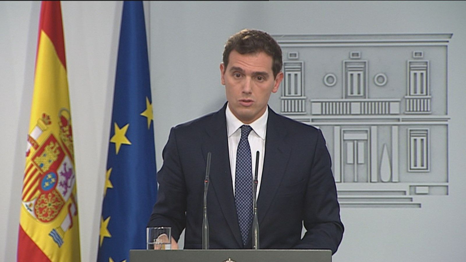 Rivera pide a Sánchez que aplique ya un 155 "de verdad" y cese a Torra