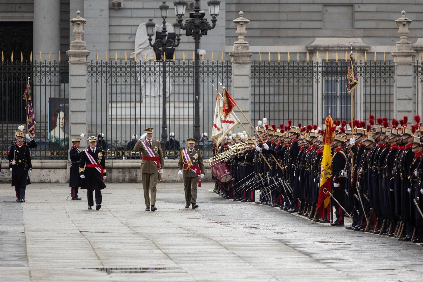 Sánchez no acudirá a la Pascua Militar para asistir a una cumbre sobre Ucrania en París
