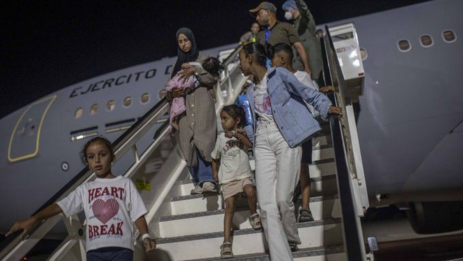 Llegan a España desde la Franja de Gaza los primeros 20 niños palestinos enfermos junto a familiares
