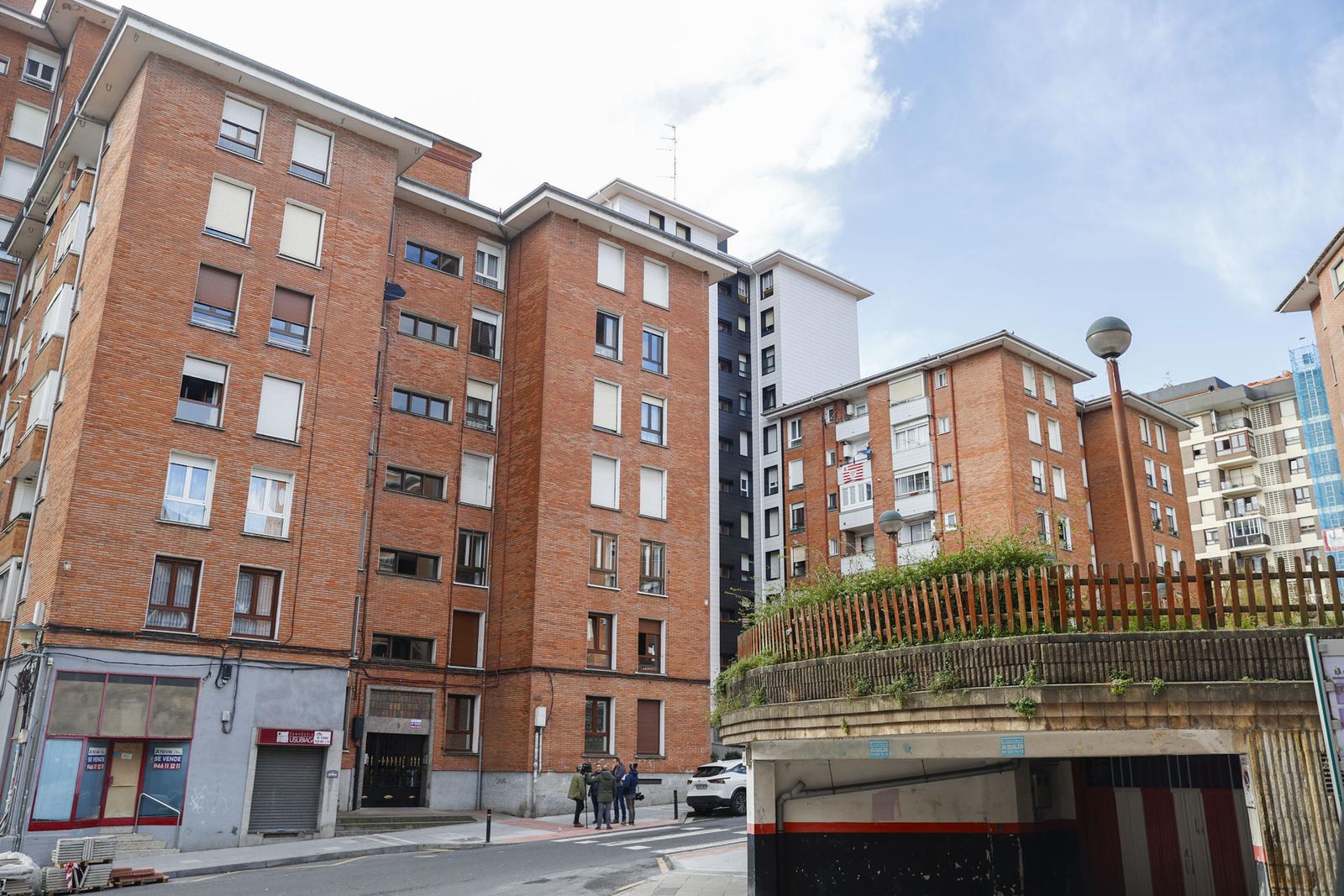 Edificio de Basauri, Vizcaya, donde hallaron a una mujer y a su hijo muertos