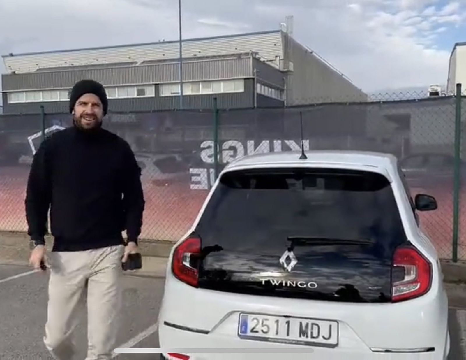 Piqué y su Twingo