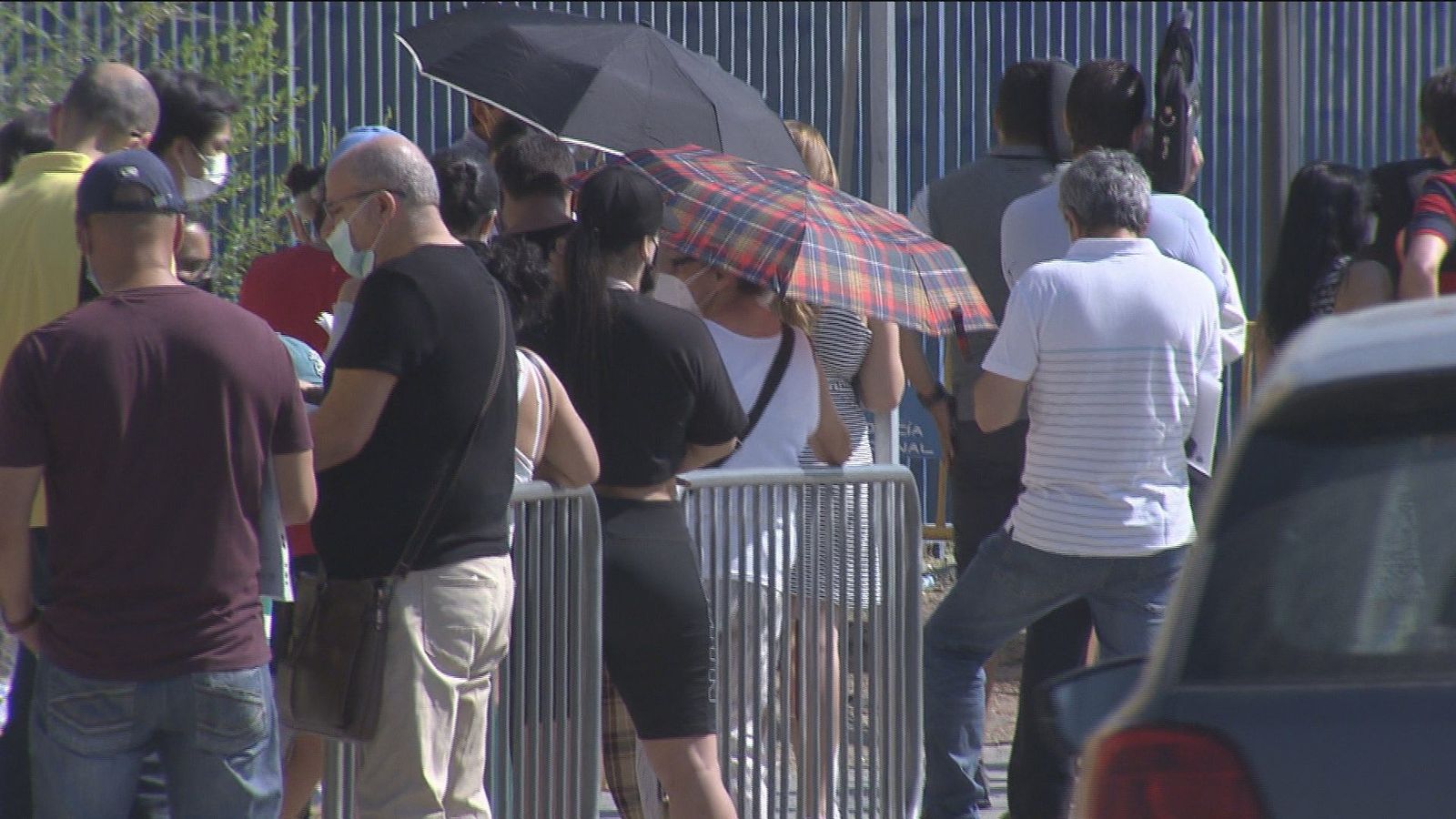 Denuncian un nuevo mercado negro de citas previas para renovar los permisos de residencia