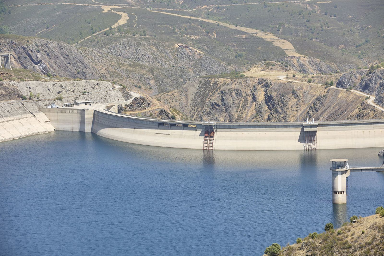 Vista del embalse del Atazar en el Berrueco, a 11 de agosto de 2022