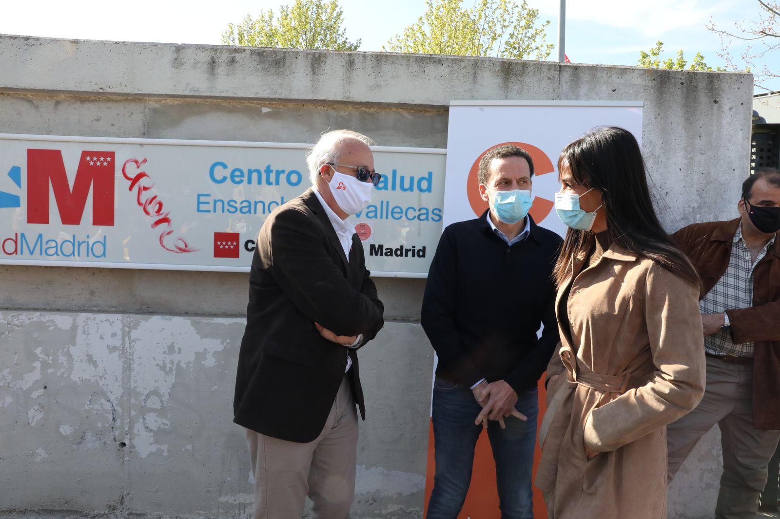 Visita de Edmundo Bal y Begoña Villacís al centro de salud del Ensanche de Vallecas