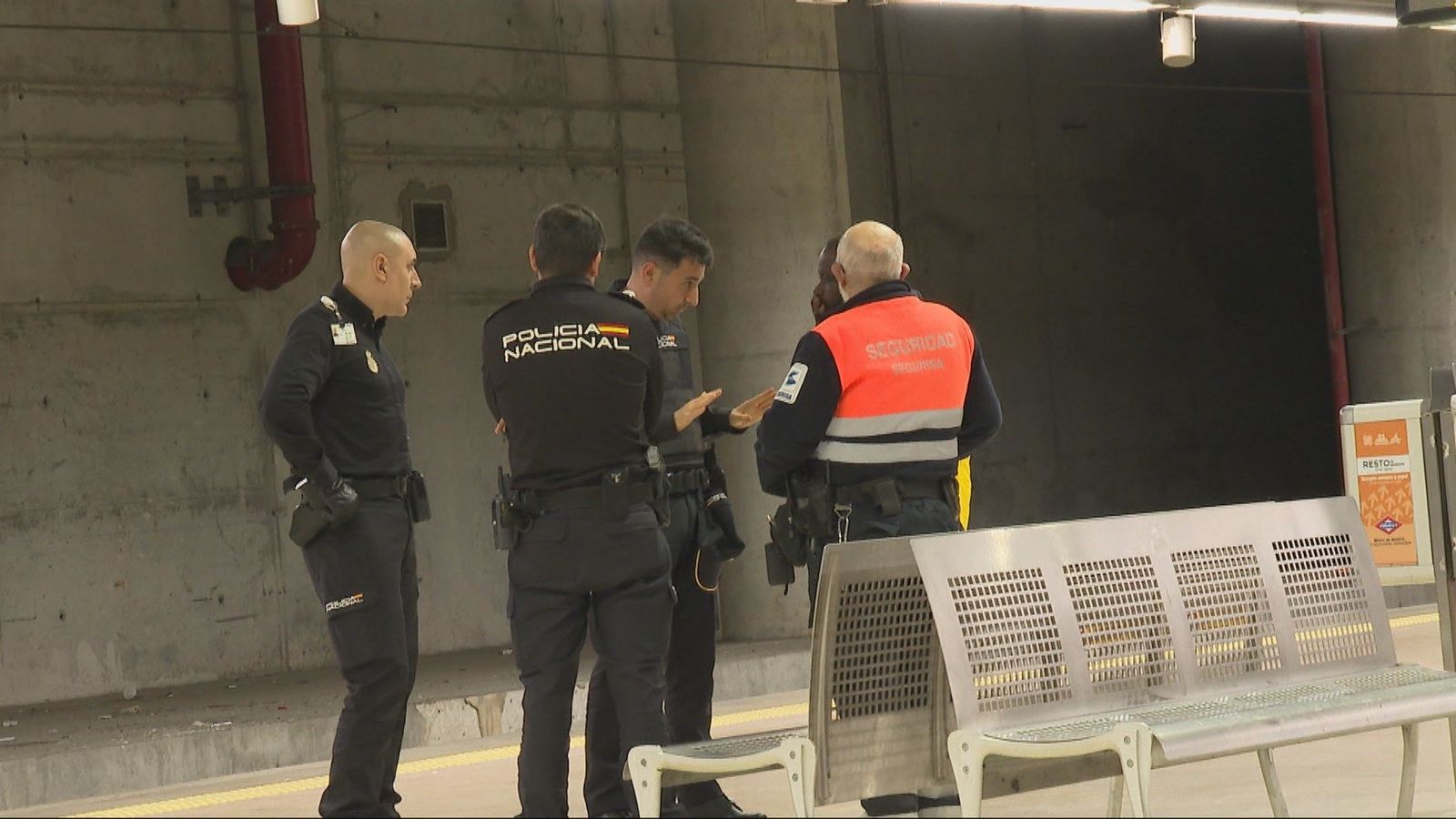 Controles aleatorios y discretos en Barajas para evitar la entrada de personas sintecho