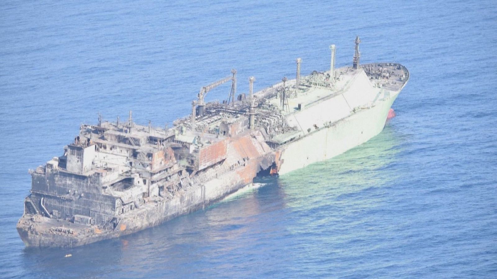 El petrolero ruso detectado en el Mediterráneo continúa a la deriva con una carga de gas licuado en su interior
