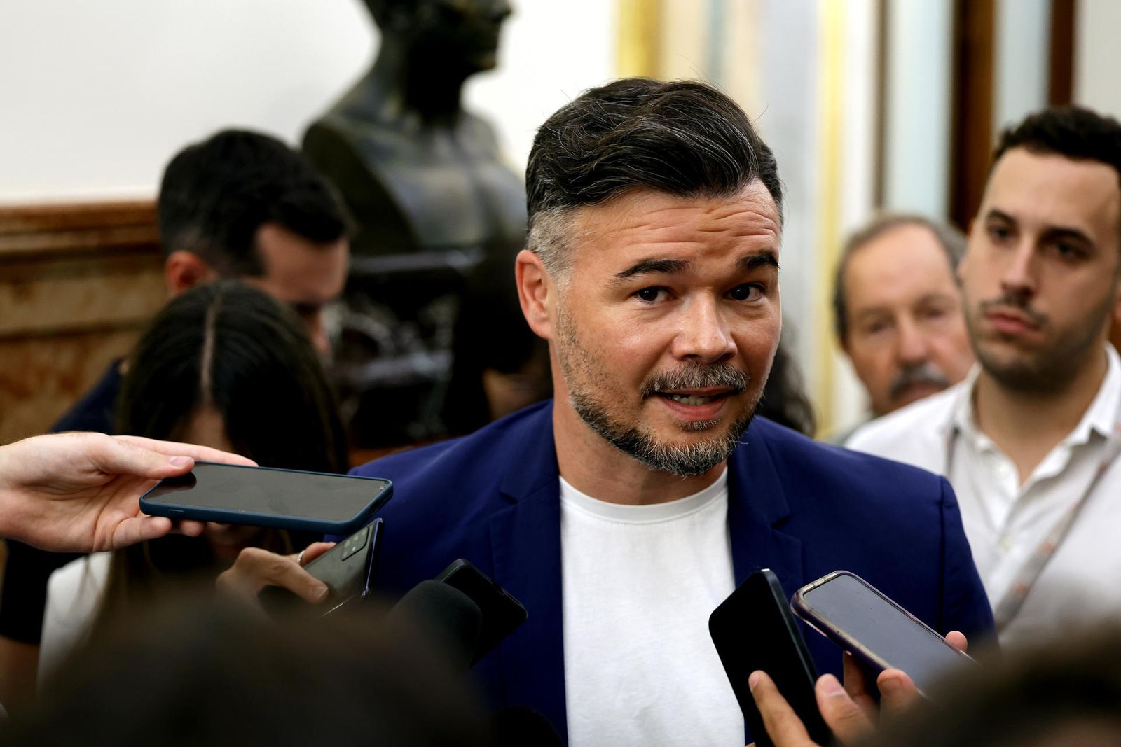 El portavoz parlamentario de ERC, Garbiel Rufián, asiste a la sesión plenaria celebrada en el Congreso de los Diputados