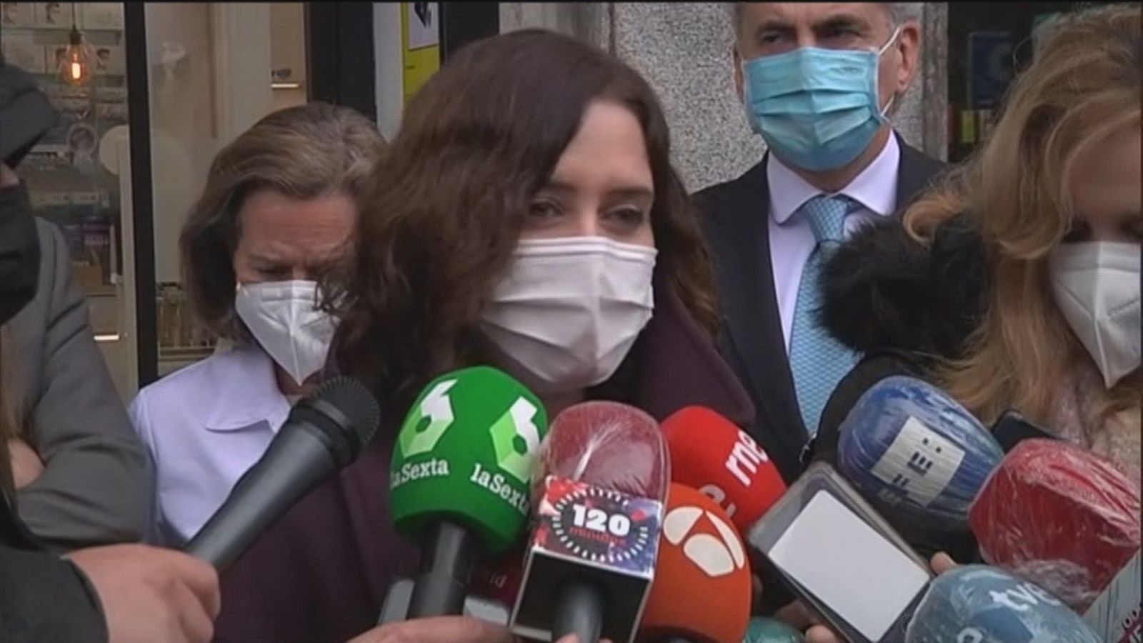Ayuso responde a Page: "Los madrileños no van de turismo sanitario a ninguna comunidad"