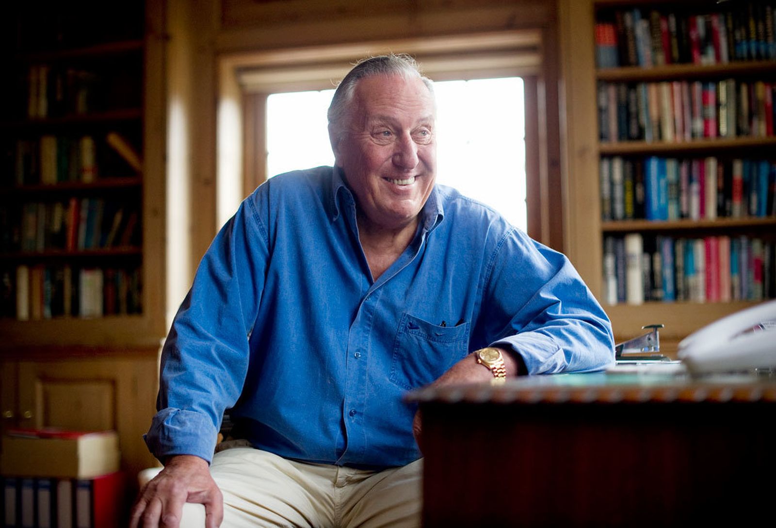 Muere el escritor británico Frederick Forsyth  a los 86 años