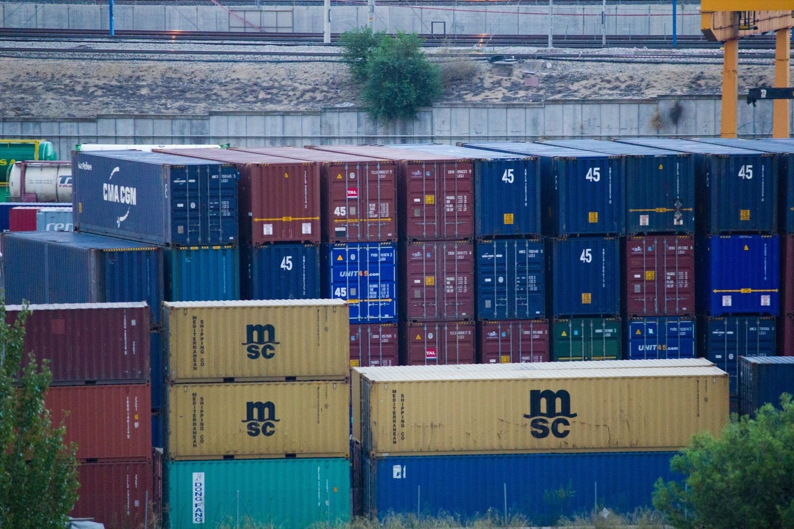 Contenedores con mercancías en Madrid