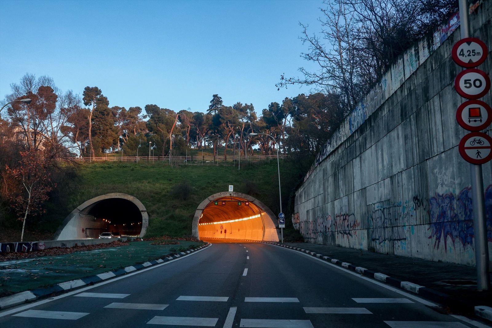 Un túnel con radar de tramo en la calle Sinesio Delgado