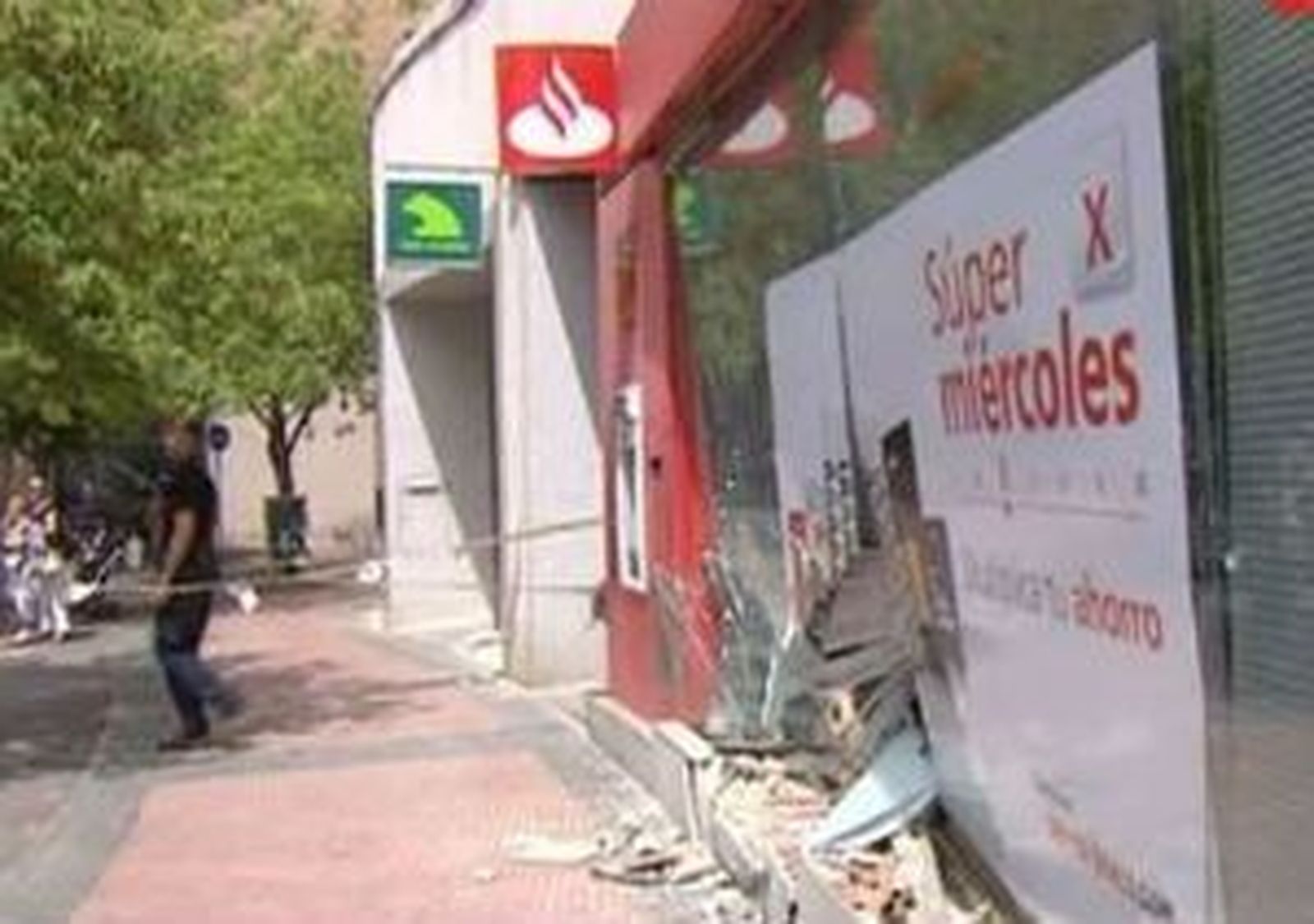 El disparo de un vigilante evita un robo por alunizaje en un banco de Alcalá