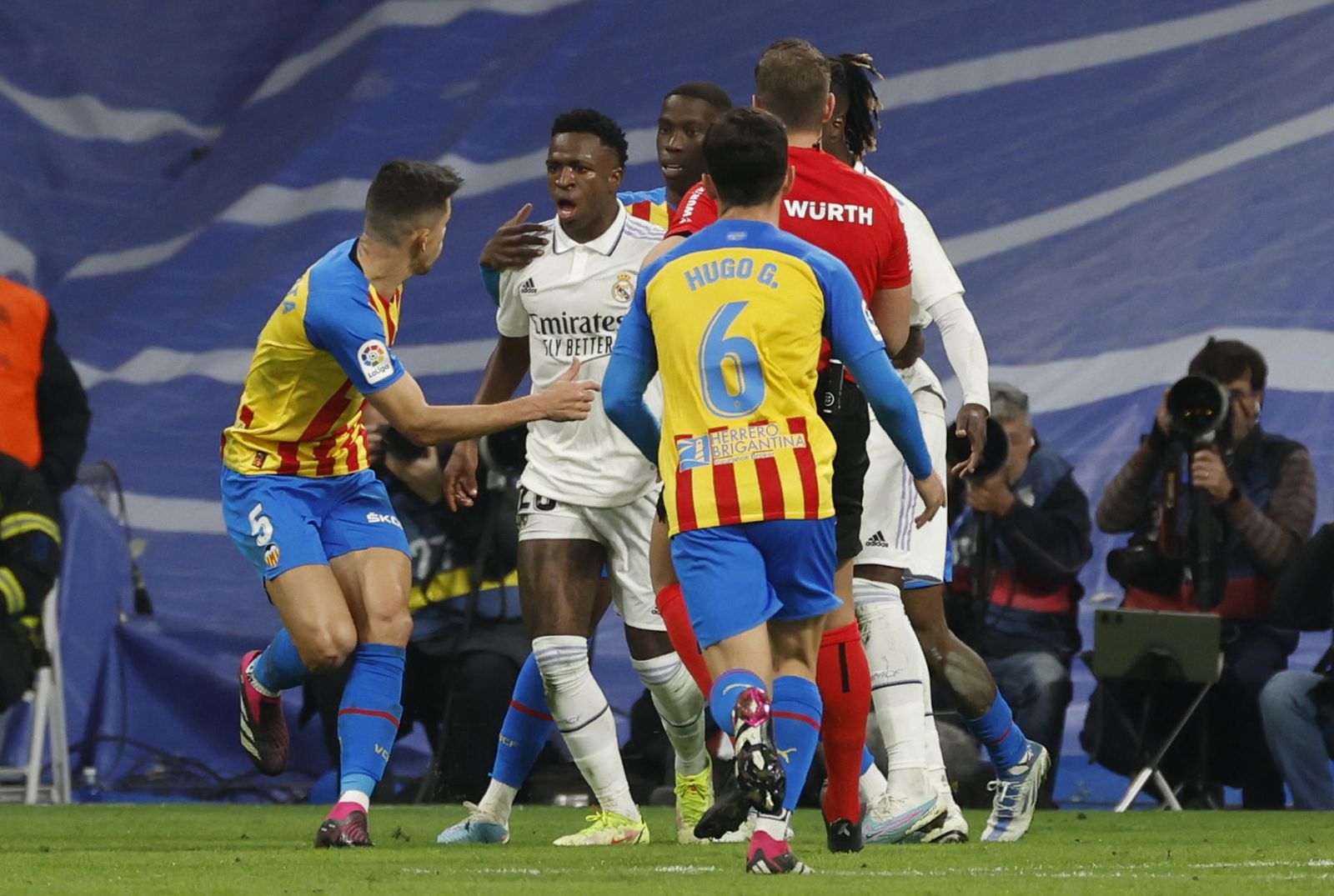 Vinicius ante el Valencia