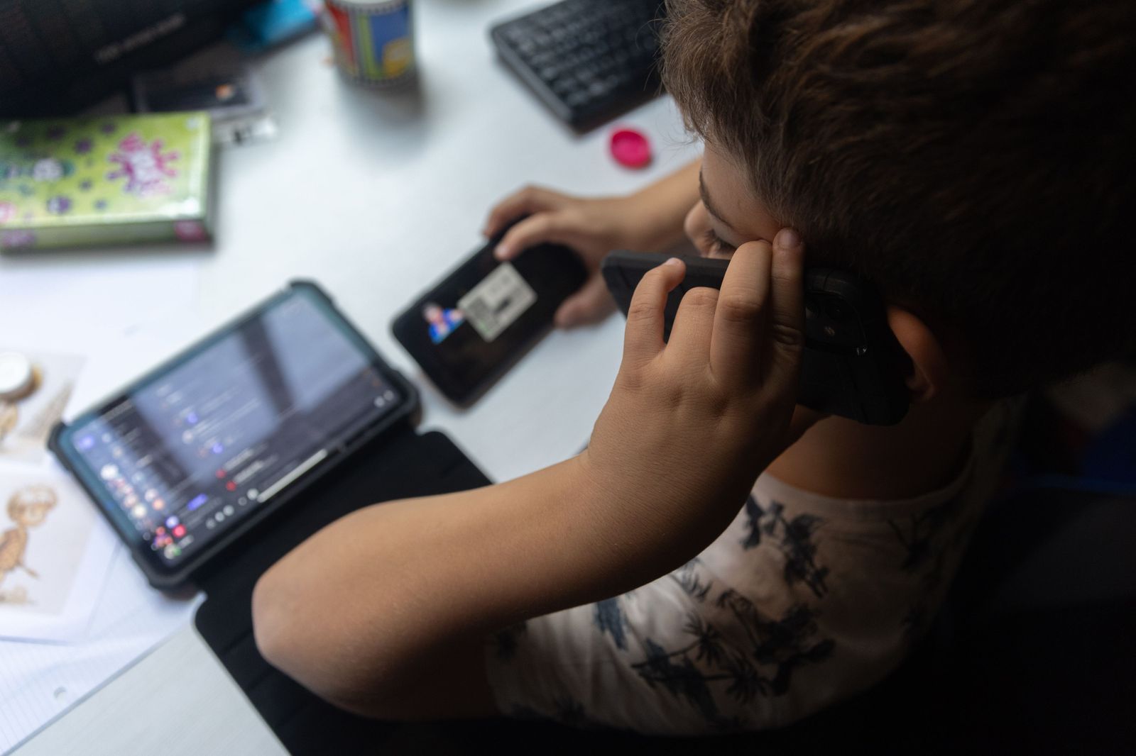 Así influye en la salud mental el uso de dispositivos digitales en jóvenes menores de 20 años
