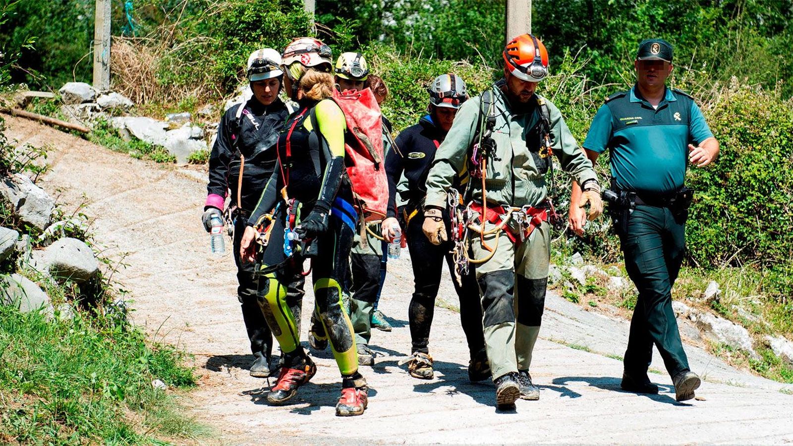 Rescatadas en buen estado las tres espeleólogas de Coventosa