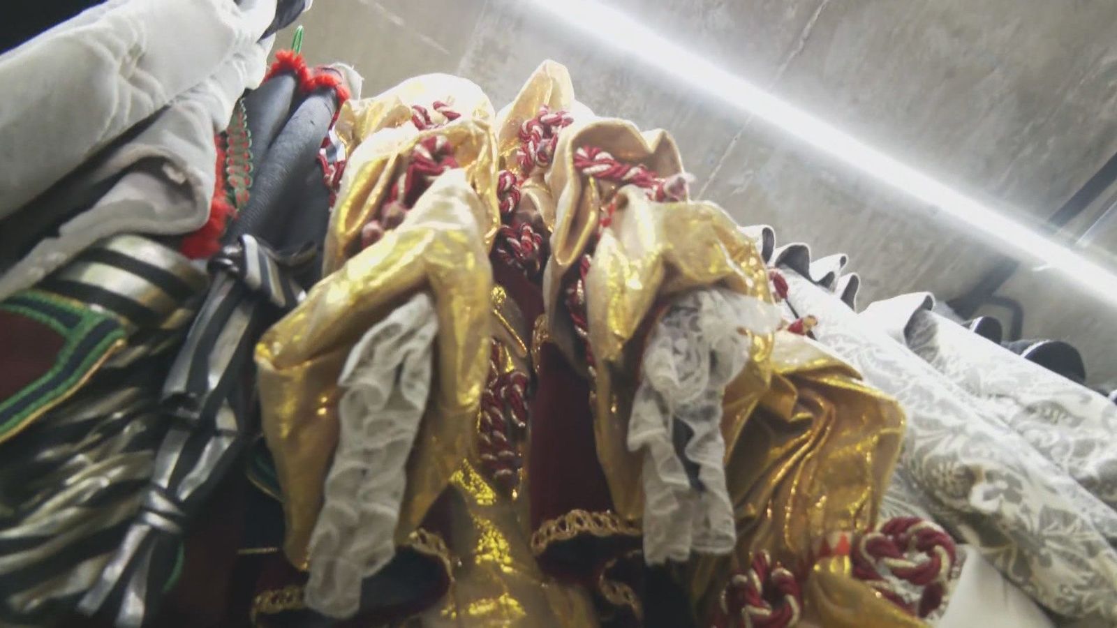 El Ballet Folclórico de Madrid ultima en Arganda los trajes históricos para la Cabalgata de la Hispanidad