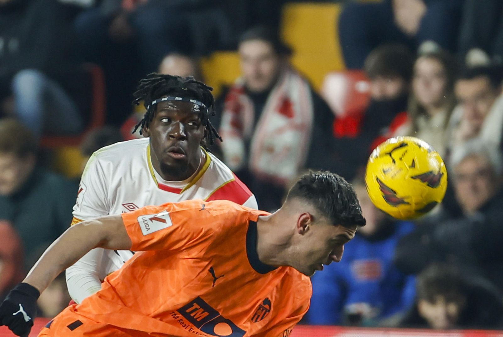 Abdul Mumin ante el Valencia