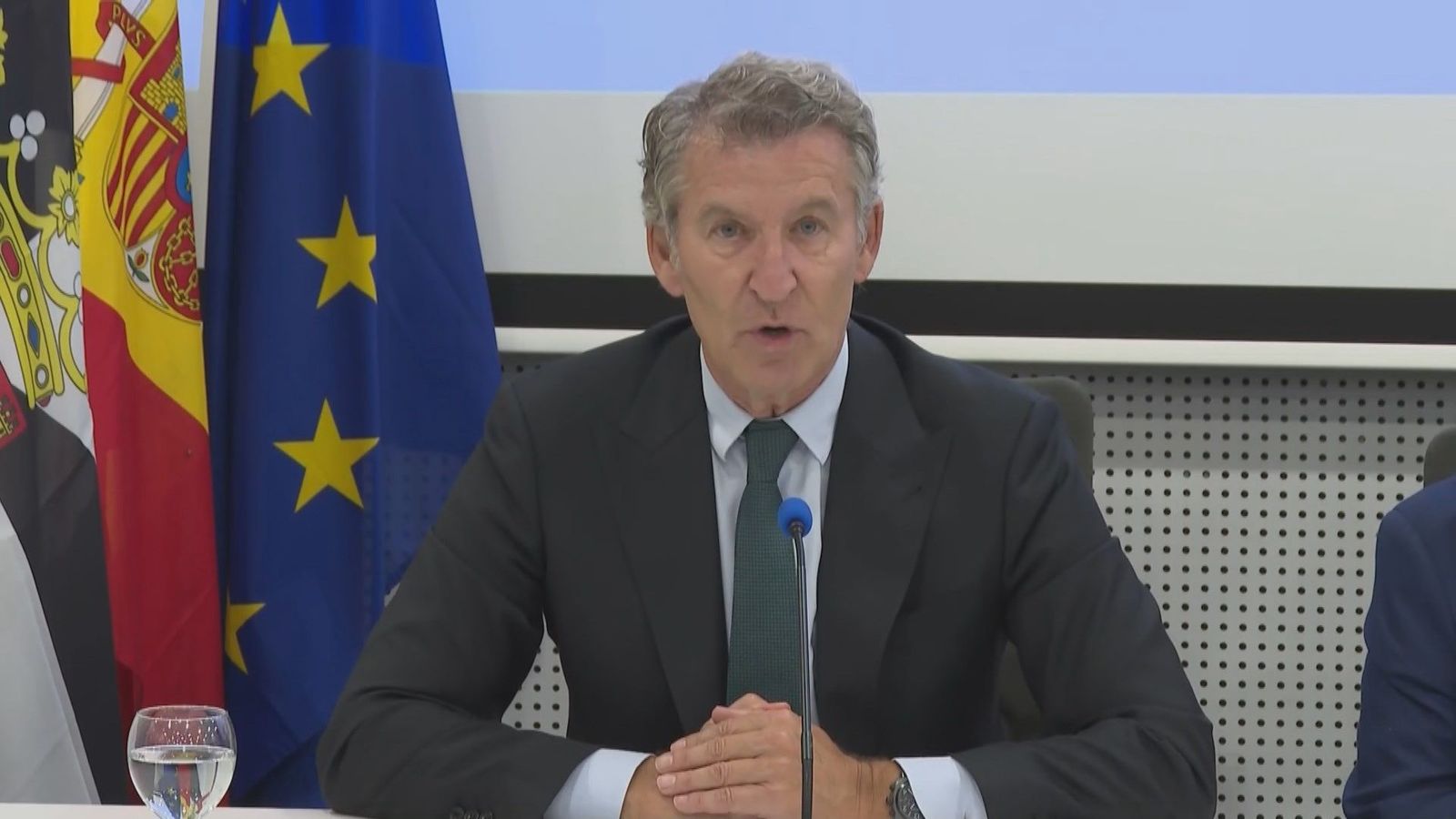 Feijóo exige a Sánchez en Ceuta activar mecanismos europeos para devolver a inmigrantes