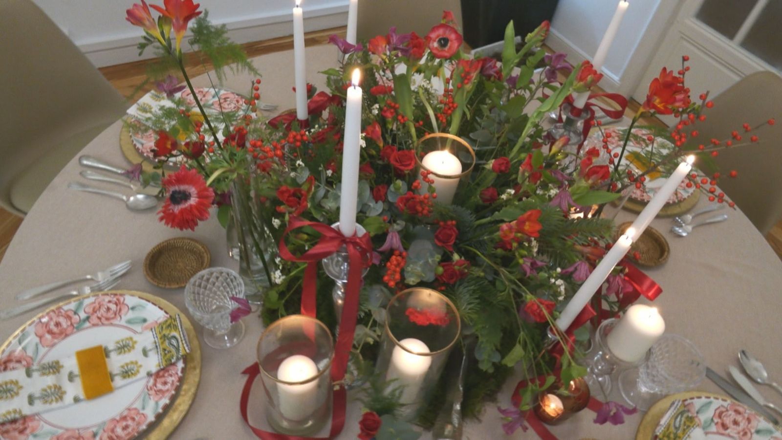 Centros florales navideños: el toque perfecto para decorar tu mesa estas fiestas