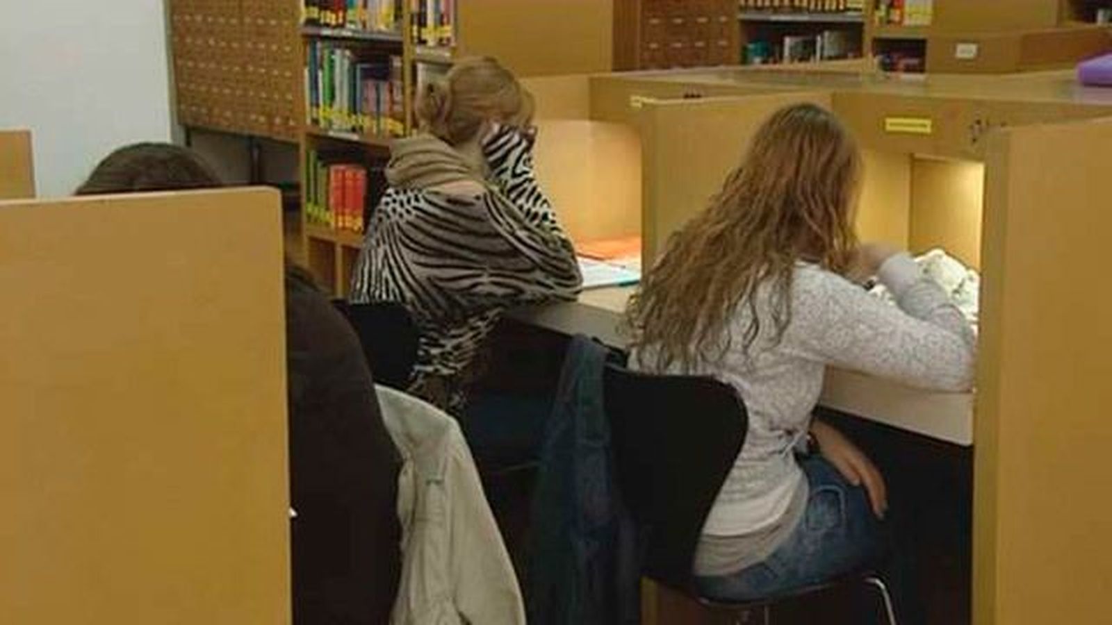 Doce bibliotecas regionales amplia su horario para facilitar la preparación de exámenes