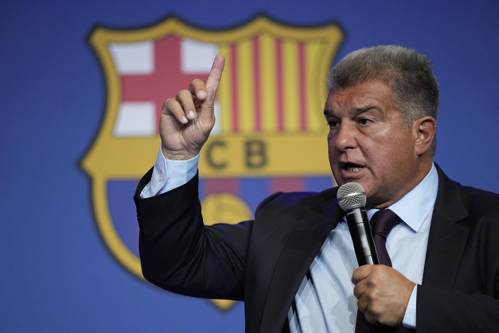 Laporta ataca a todo el mundo