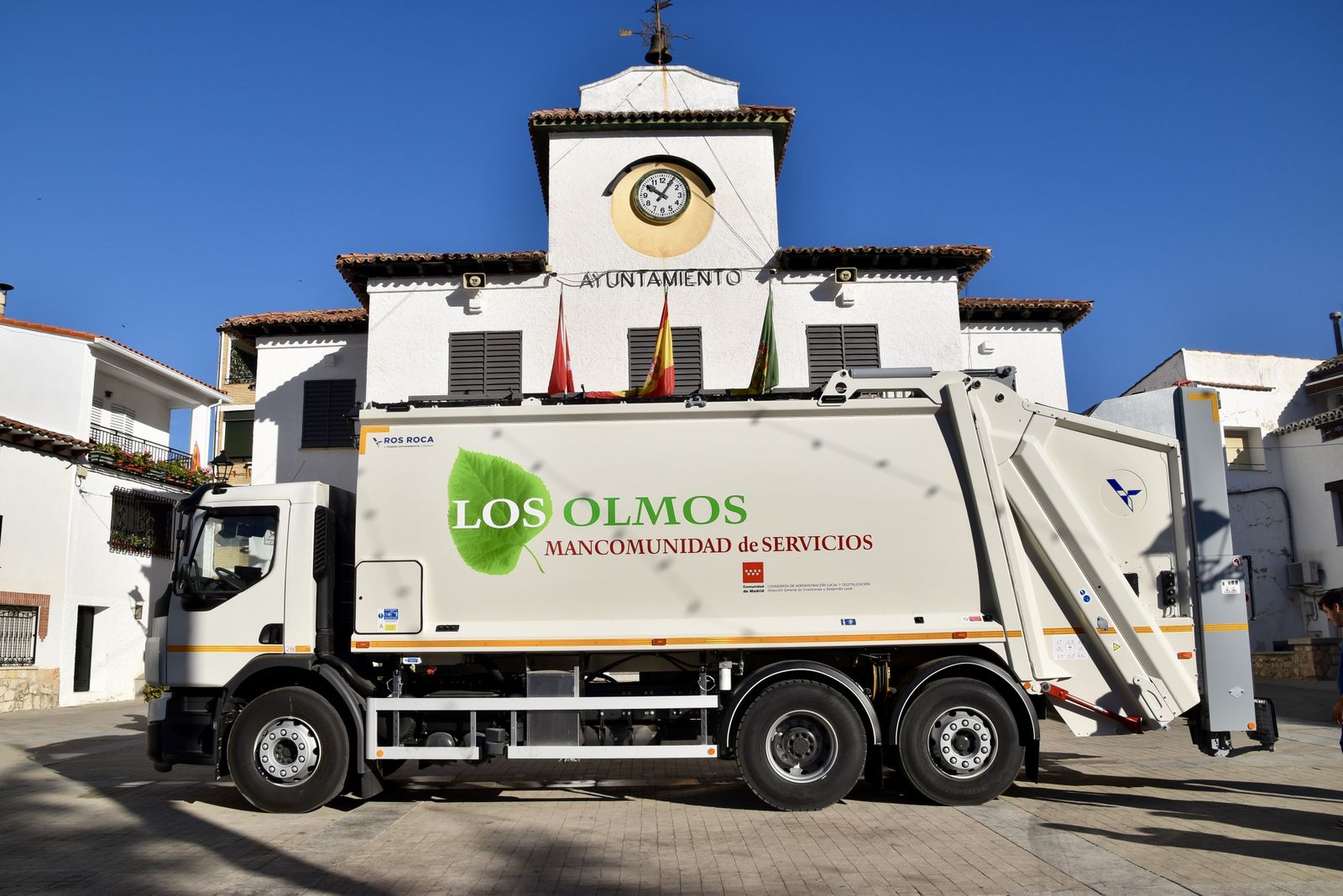Nuevo camión para la recogida de basura en la Mancomunidad 'Los Olmos'