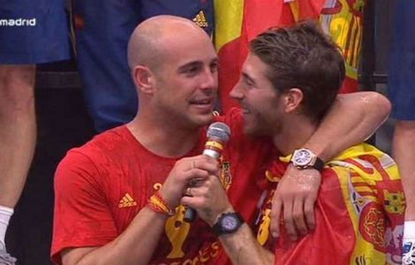Pepe Reina pone el colofón a la celebración con su mítico discurso