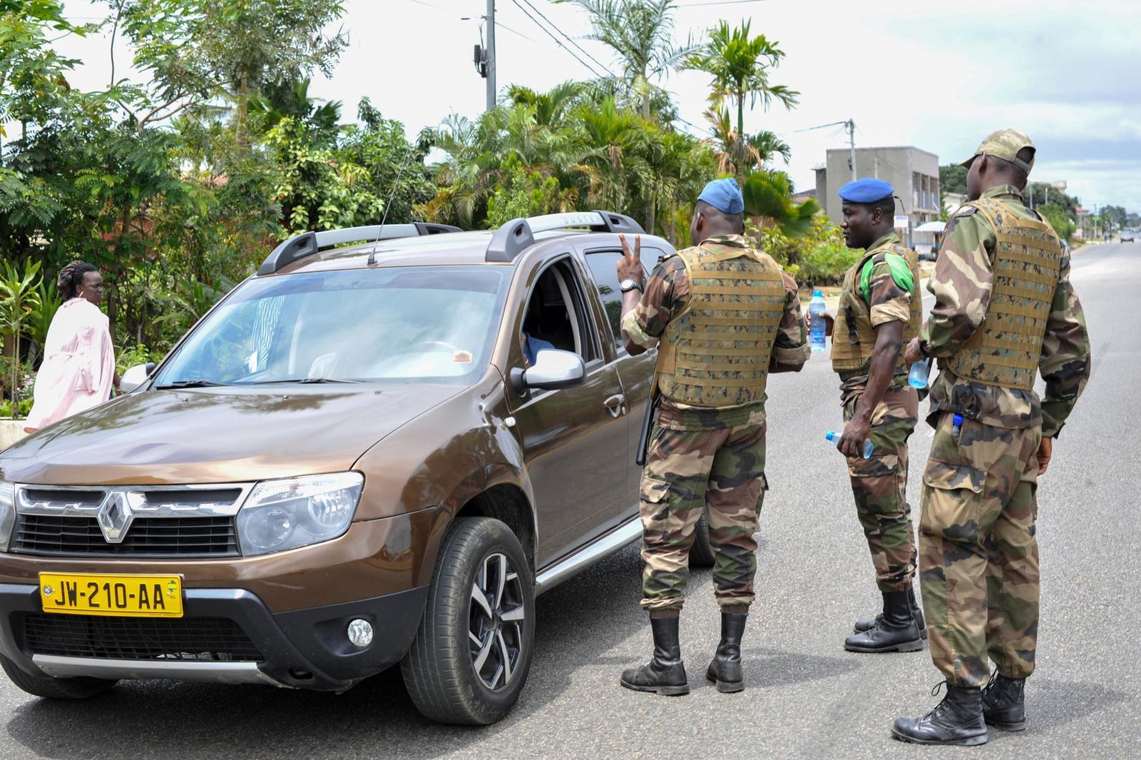 Control militar en las calles de Libreville (Gabón) este miércoles